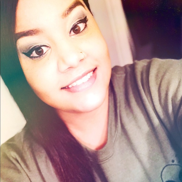 Meet your Posher! - Picture 6 of 6